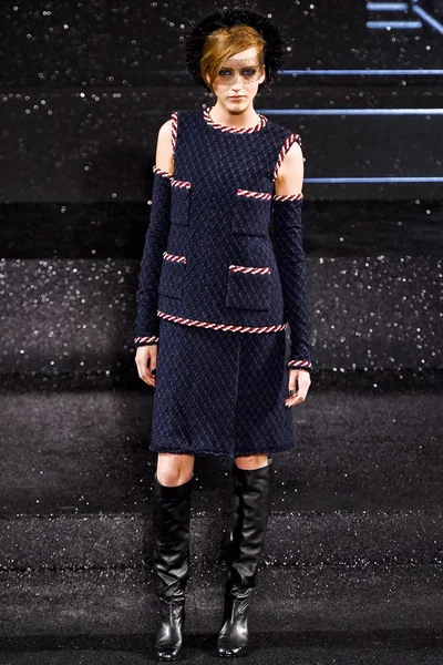 Look 15